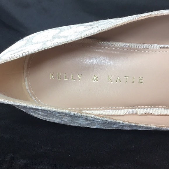 Elegant Cream Wedge Open Toe Shoe - Picture 5 of 5